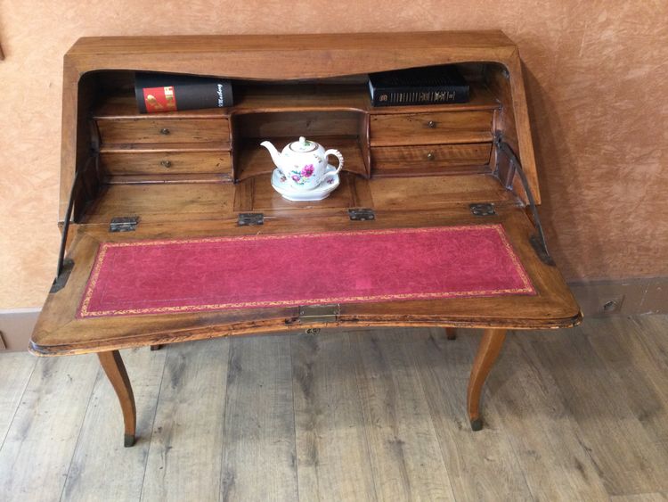 Un bureau de pente du XVIIIe siècle