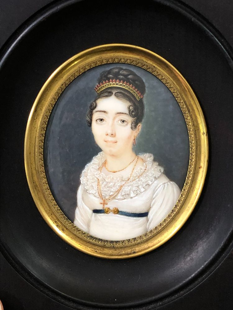 Alte gerahmte Miniatur aus der EMPIRE-Zeit Porträt einer jungen Frau mit Diadem XIX.
