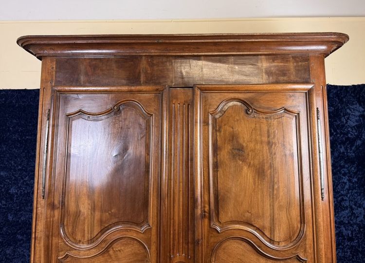 Transitional period Louis XV - Louis XVI walnut cabinet circa 1780