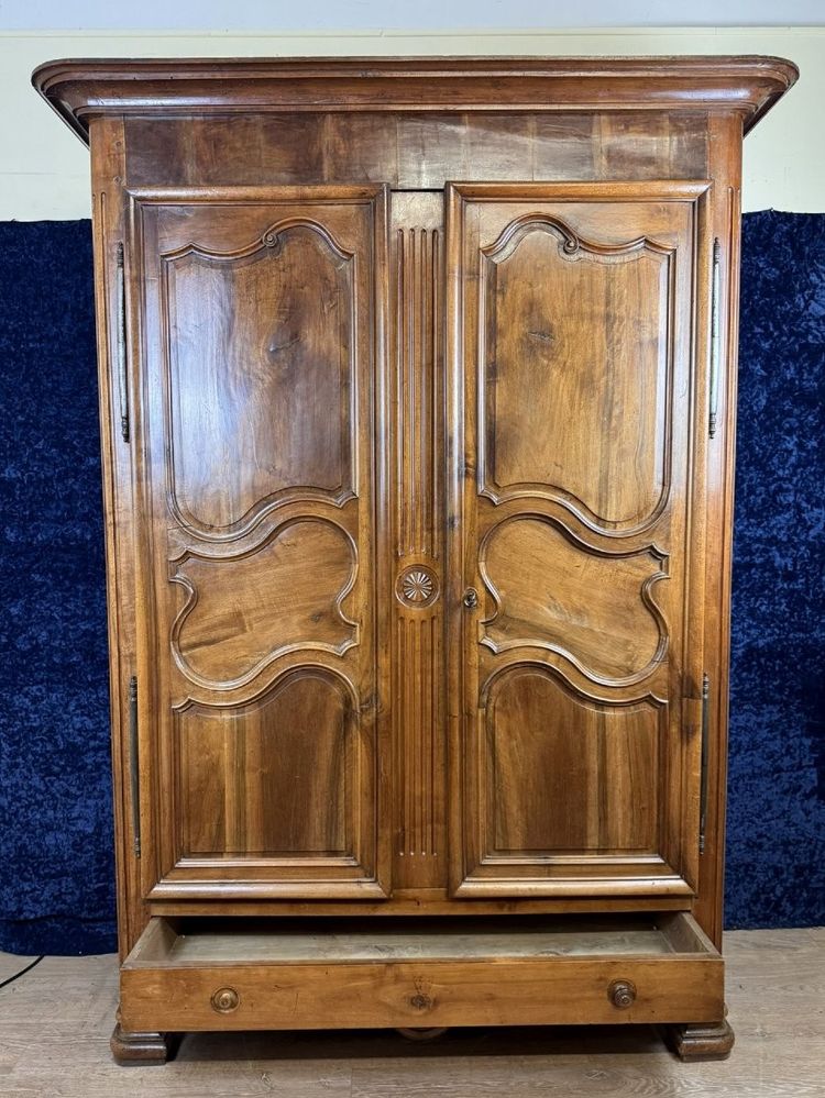 Transitional period Louis XV - Louis XVI walnut cabinet circa 1780
