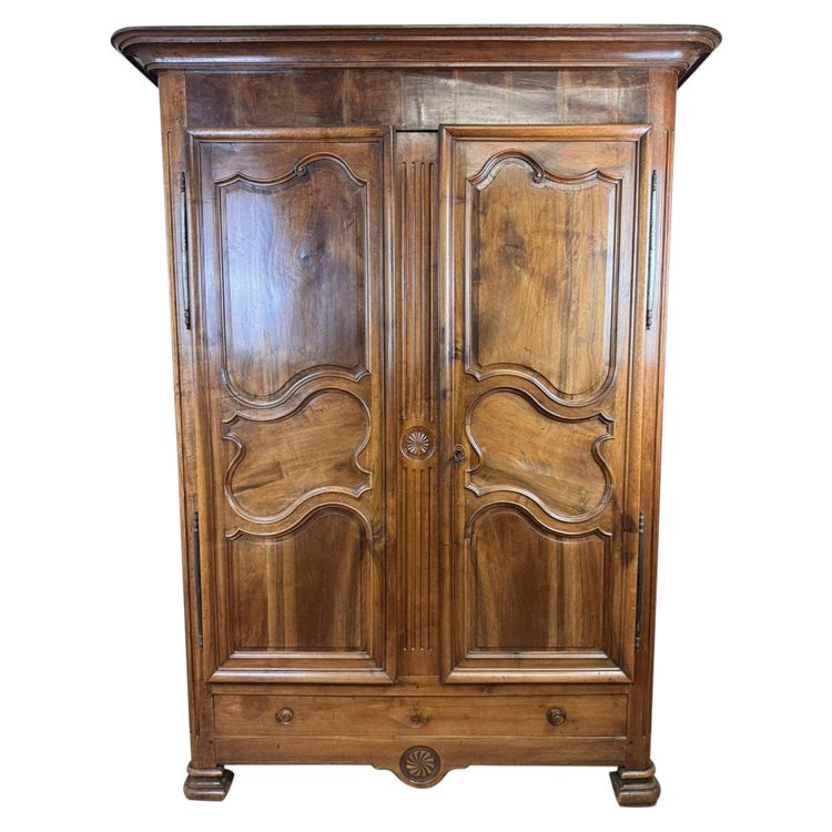 Transitional period Louis XV - Louis XVI walnut cabinet circa 1780