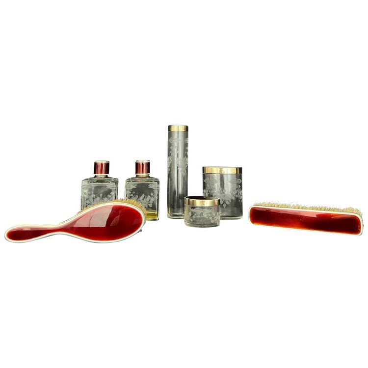 Raffiné nécessaire de toilette ancien – cristal gravé & guilloché rouge