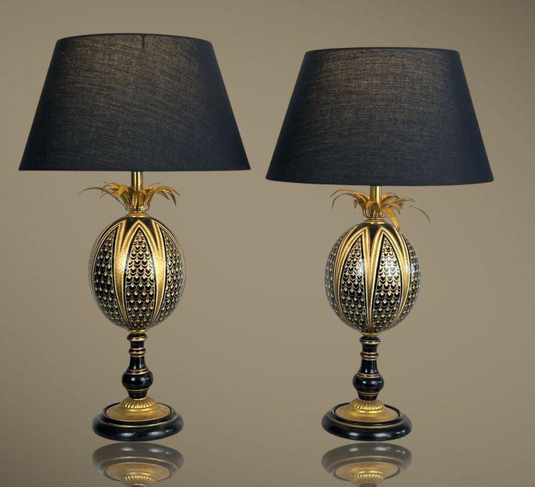 MAISON CHARLES ( im Geschmack von ) PAIRE DE LAMPES EN LAITON ET OEUF D'AUSTRUCHE