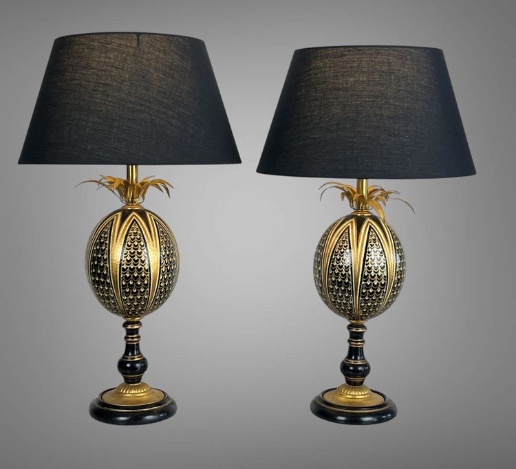 MAISON CHARLES ( im Geschmack von ) PAIRE DE LAMPES EN LAITON ET OEUF D'AUSTRUCHE