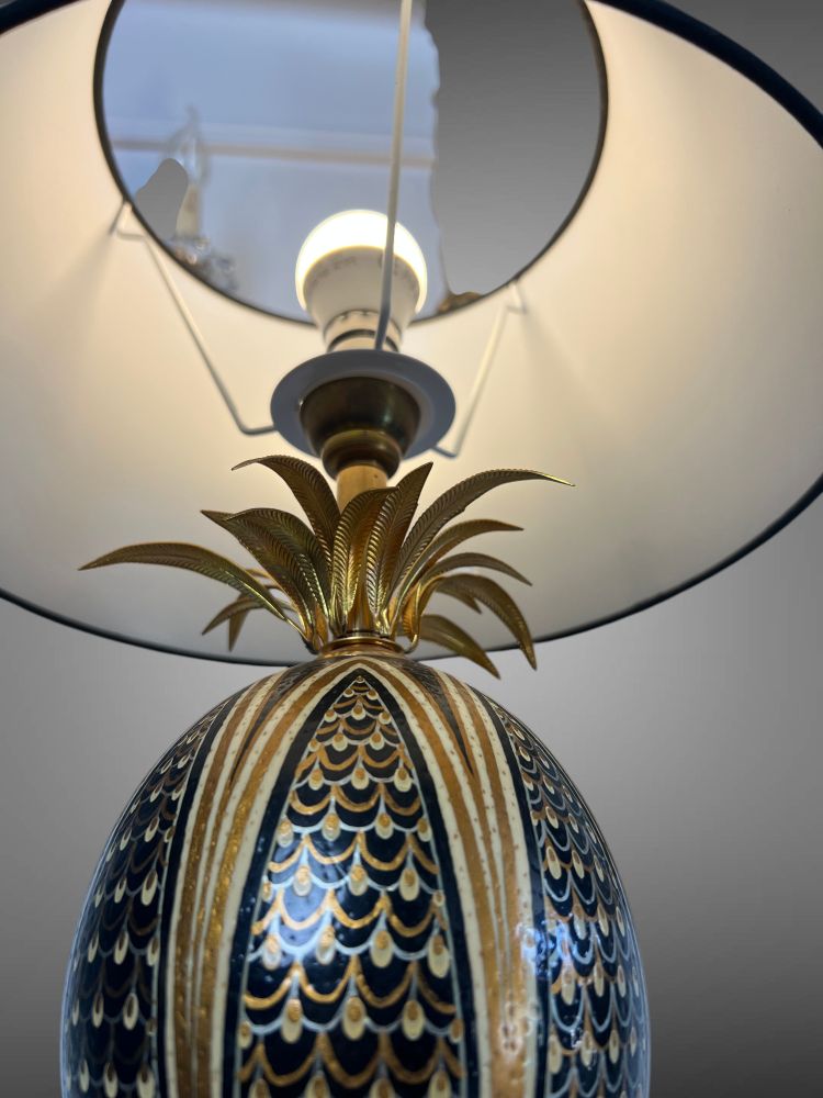 MAISON CHARLES ( im Geschmack von ) PAIRE DE LAMPES EN LAITON ET OEUF D'AUSTRUCHE