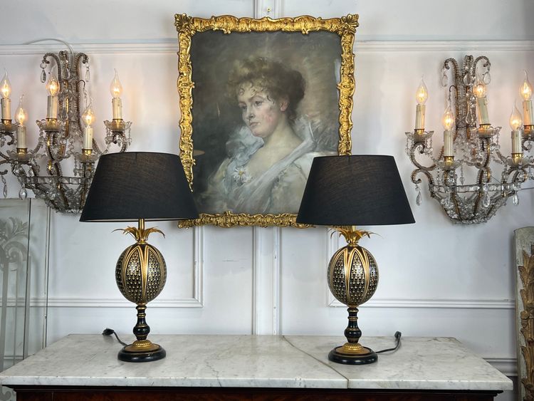 MAISON CHARLES ( im Geschmack von ) PAIRE DE LAMPES EN LAITON ET OEUF D'AUSTRUCHE