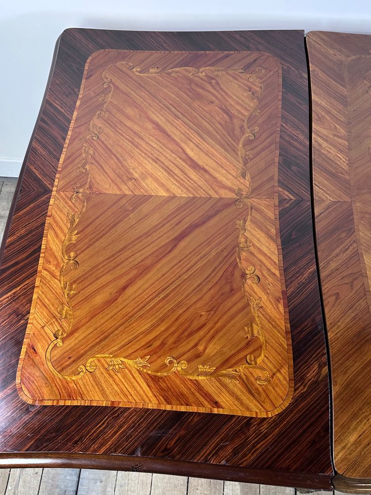 Tavolo in stile Luigi XV con intarsio e foglie in bronzo 1940