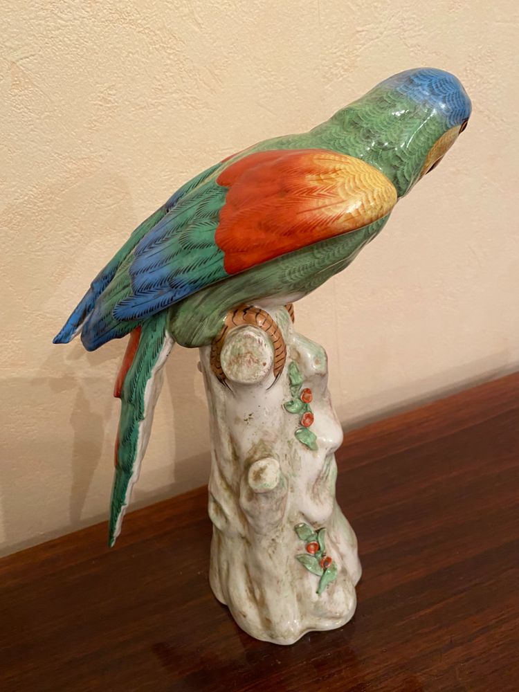 Pappagallo di porcellana