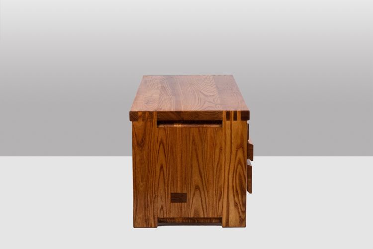 Pierre Chapo. Commode basse en orme blond. Circa 1970.  LS64923507P