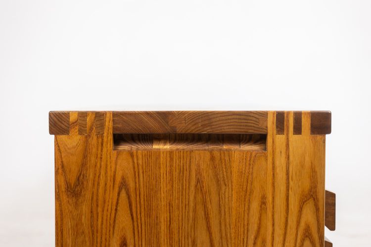 Pierre Chapo. Commode basse en orme blond. Circa 1970.  LS64923507P