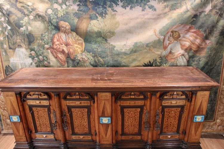 Imponente buffet A Hauteur d'Appui XIX secolo Valle del Reno da un castello