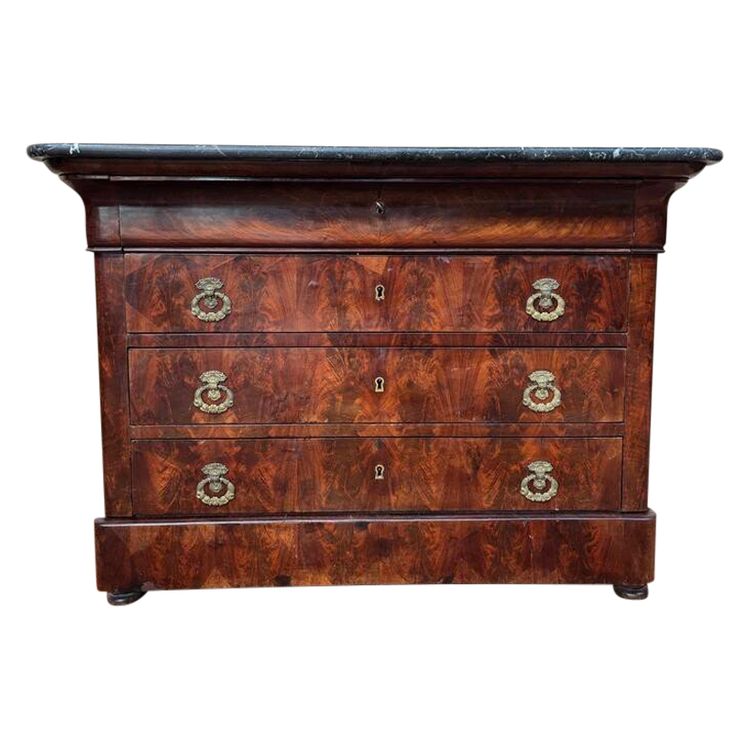 Commode époque restauration en placage d’acajou flammé