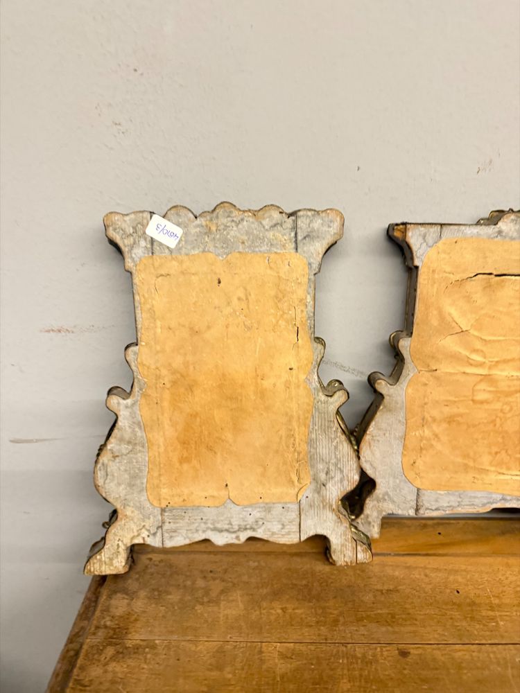 Groupe antique de trois cartagloria, 19ème siècle, métal doré embossé, 26x35 et 26x21cm