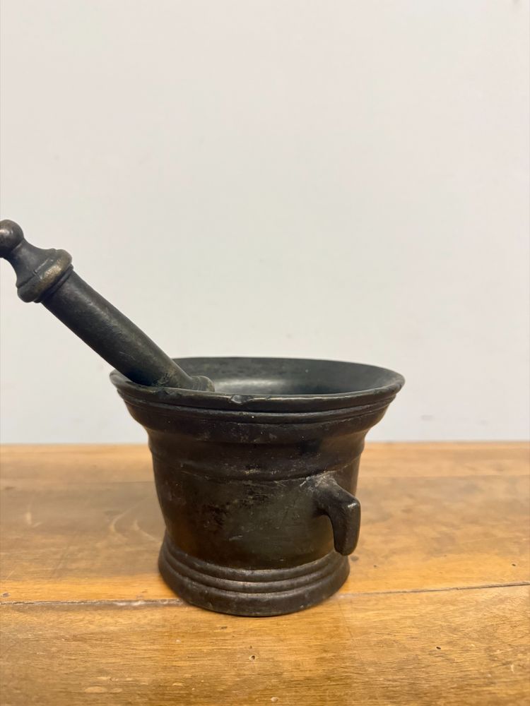 Mortier ancien en bronze d'Ombrie du 16ème siècle, avec pilon, 10x15 cm