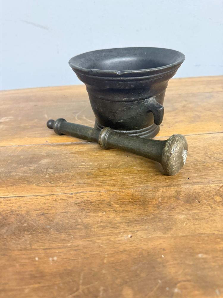 Mortier ancien en bronze d'Ombrie du 16ème siècle, avec pilon, 10x15 cm