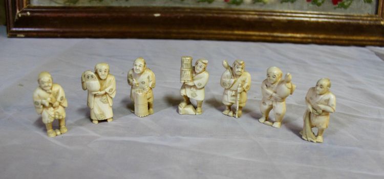 Netsuké Au Nombre De 7 , Ivory Japan