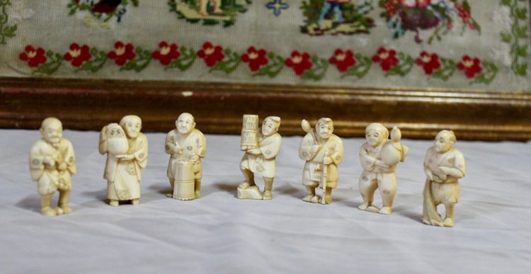 Netsuké Au Nombre De 7 , Ivory Japan