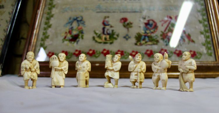 Netsuké Au Nombre De 7 , Ivory Japan