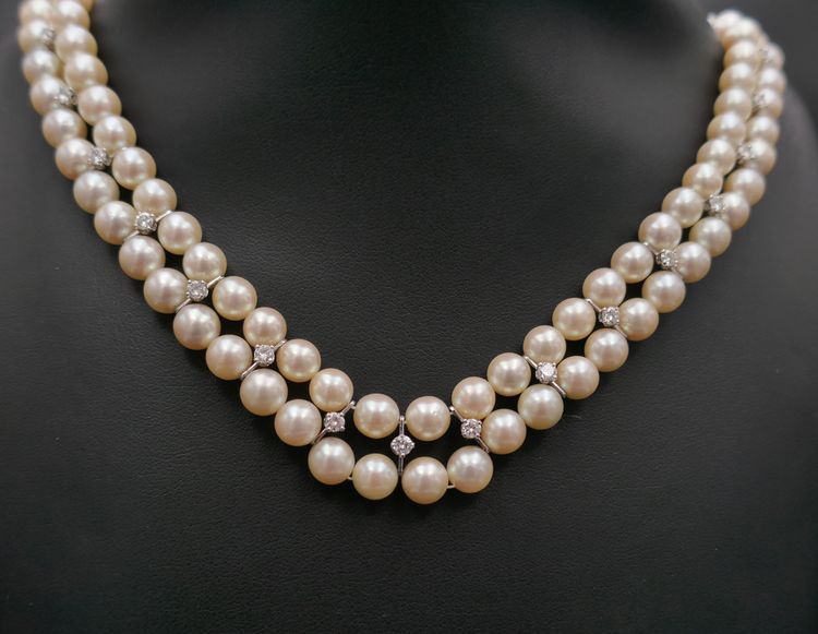 Double strand of pearls and diamonds 1.70 carat.