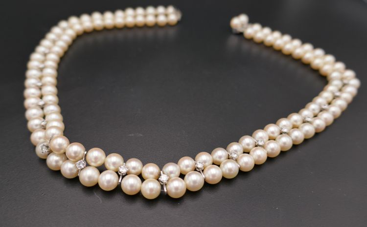 Double strand of pearls and diamonds 1.70 carat.