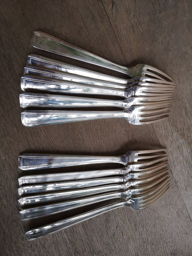 12 silver-plated dessert forks, art deco model, Felix Frères goldsmiths