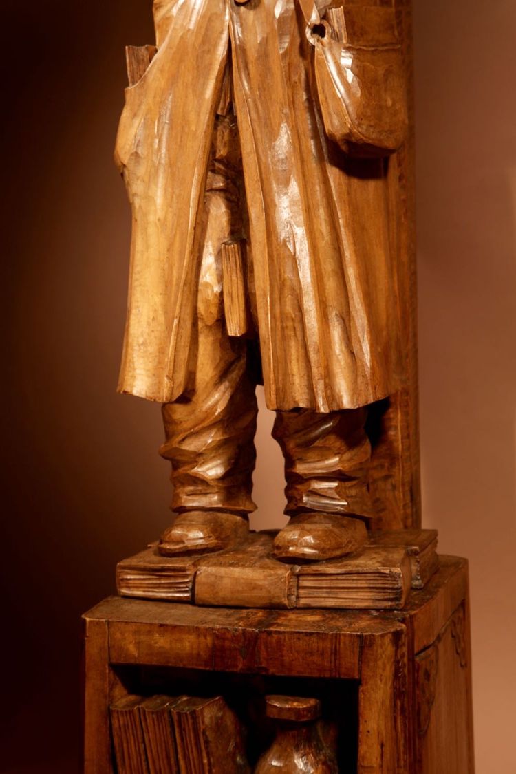 An amusing sculpture of a Ukrainian bibliophile/bookworm.