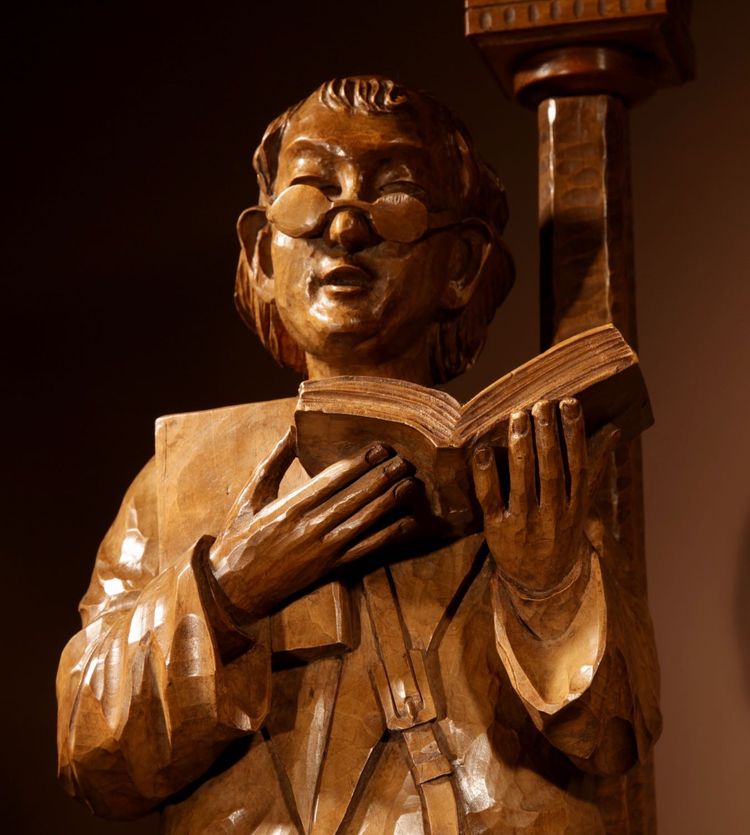 An amusing sculpture of a Ukrainian bibliophile/bookworm.