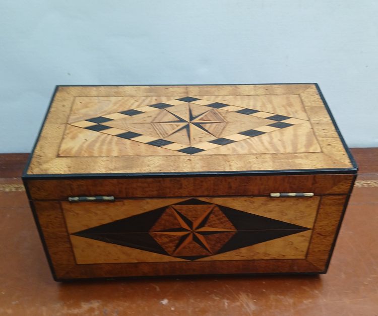 Teedose, tea caddy.