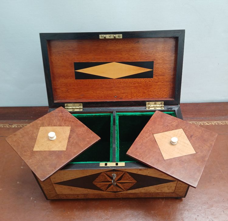Teedose, tea caddy.