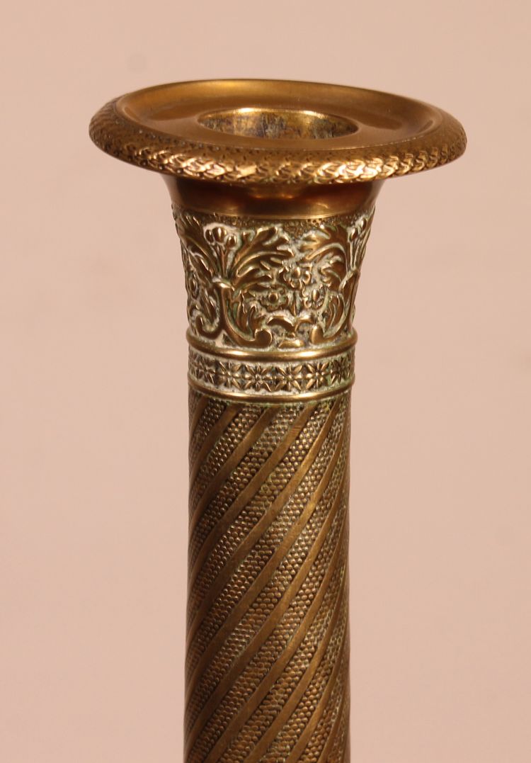 Candeliere in bronzo dorato di periodo impero inizio XIX secolo