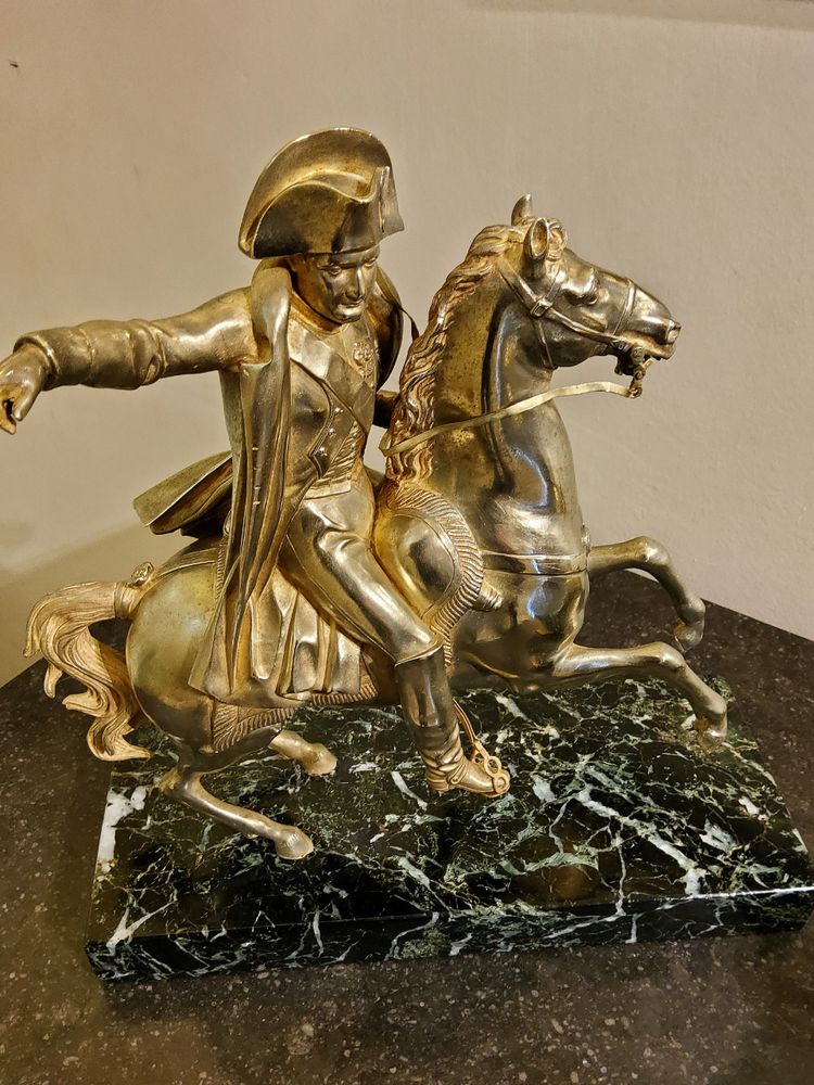 Scultura in bronzo dorato raffigurante Napoleone Bonaparte su un cavallo rampante Fine del XIX secolo