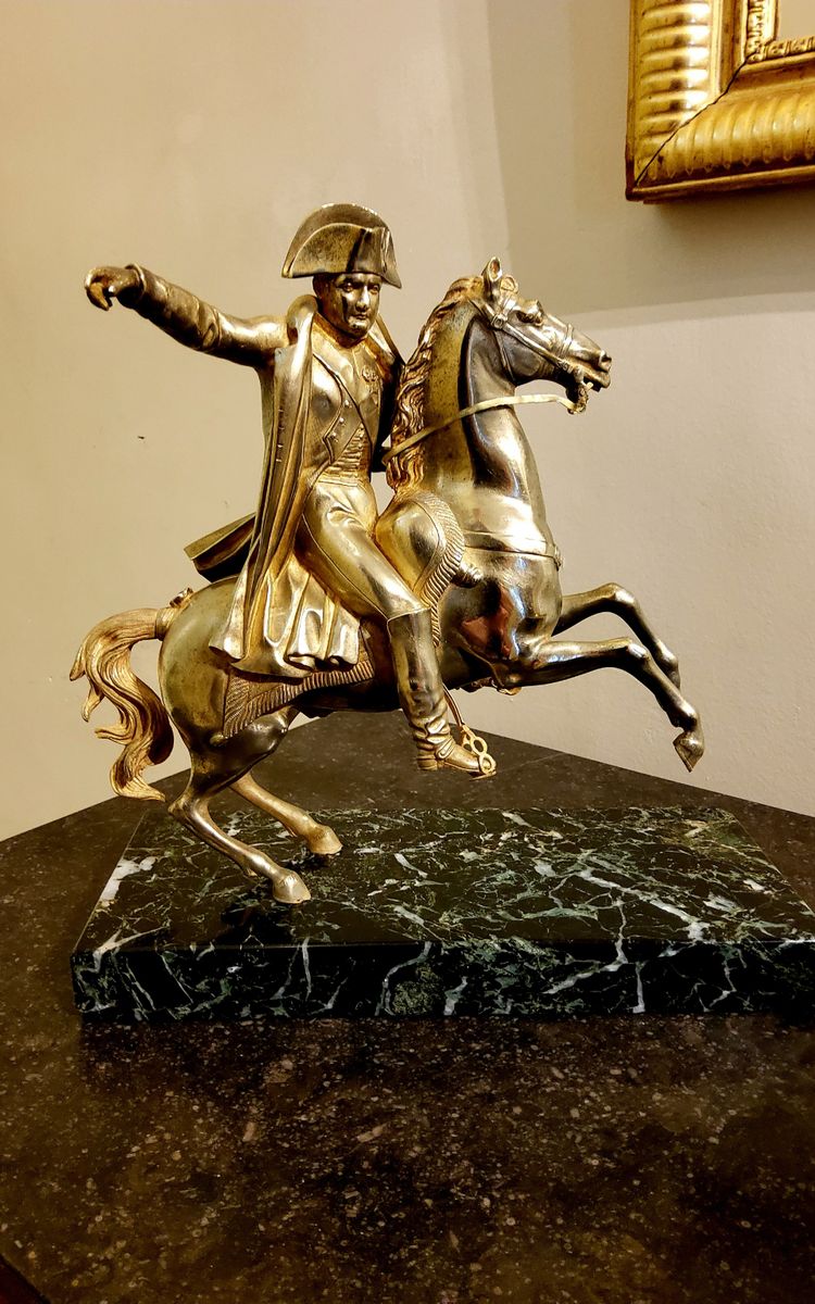 Scultura in bronzo dorato raffigurante Napoleone Bonaparte su un cavallo rampante Fine del XIX secolo