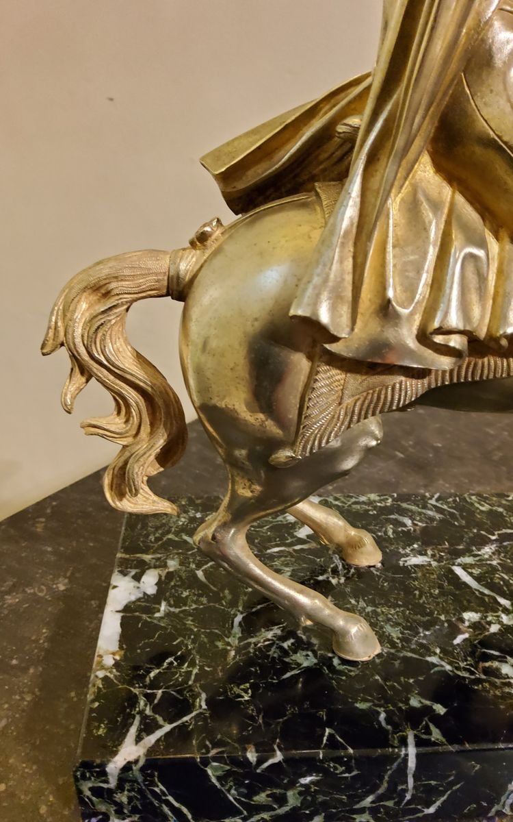 Scultura in bronzo dorato raffigurante Napoleone Bonaparte su un cavallo rampante Fine del XIX secolo