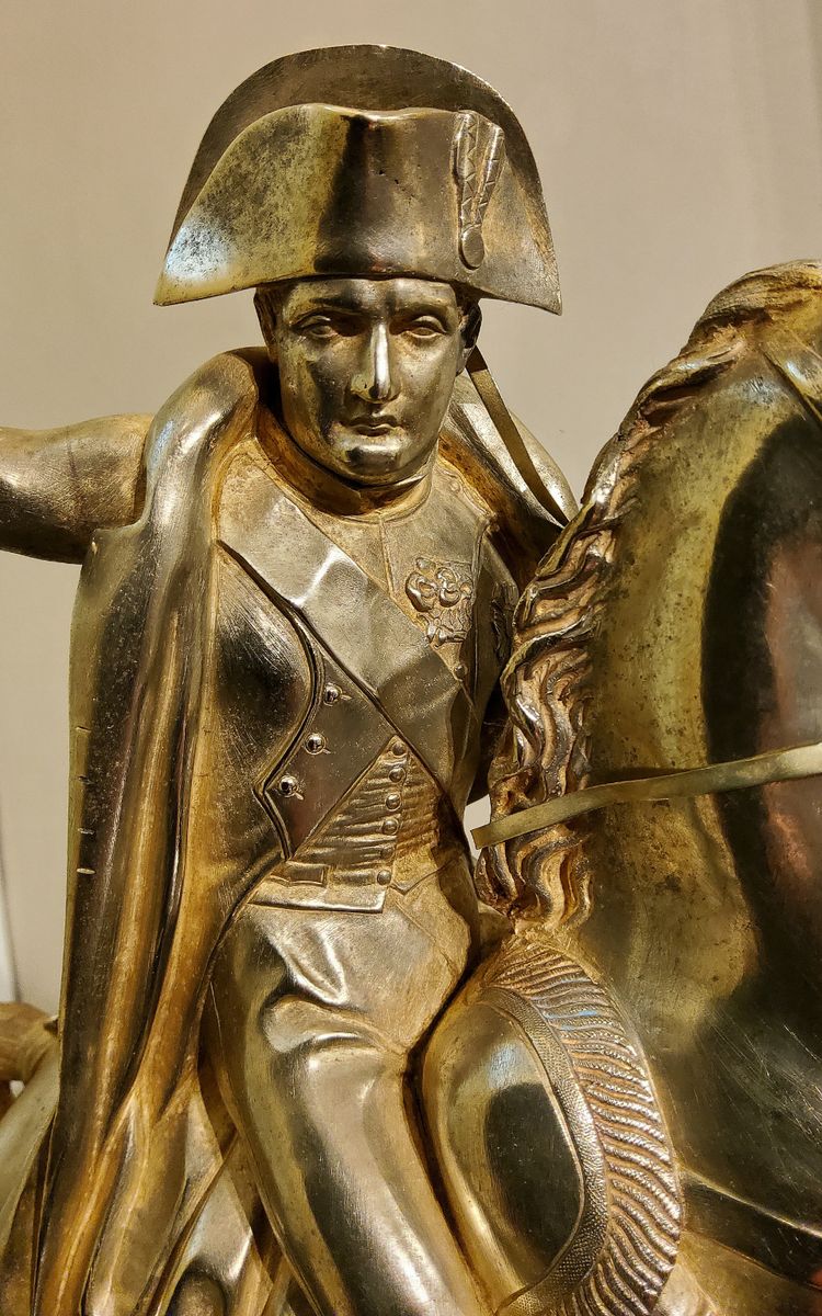Scultura in bronzo dorato raffigurante Napoleone Bonaparte su un cavallo rampante Fine del XIX secolo