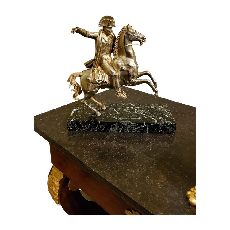 Scultura in bronzo dorato raffigurante Napoleone Bonaparte su un cavallo rampante Fine del XIX secolo