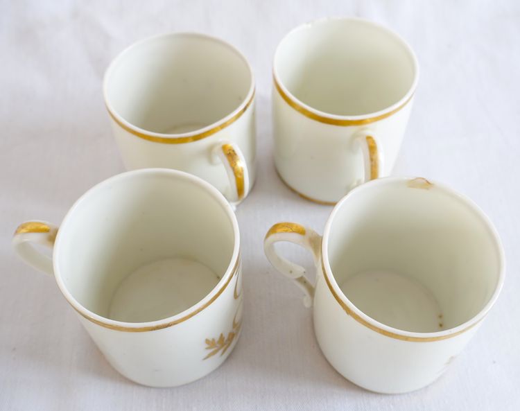 Suite von 4 Litronenkaffeetassen mit Monogrammen aus der Zeit des Direktoriums um 1800