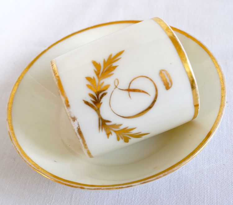 Suite von 4 Litronenkaffeetassen mit Monogrammen aus der Zeit des Direktoriums um 1800