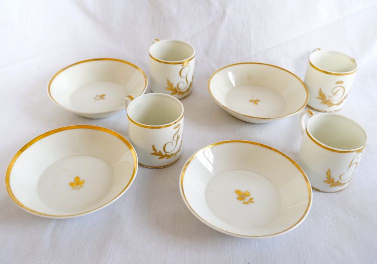 Suite von 4 Litronenkaffeetassen mit Monogrammen aus der Zeit des Direktoriums um 1800