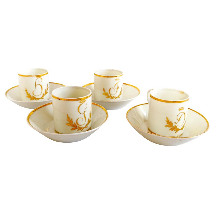 Suite von 4 Litronenkaffeetassen mit Monogrammen aus der Zeit des Direktoriums um 1800
