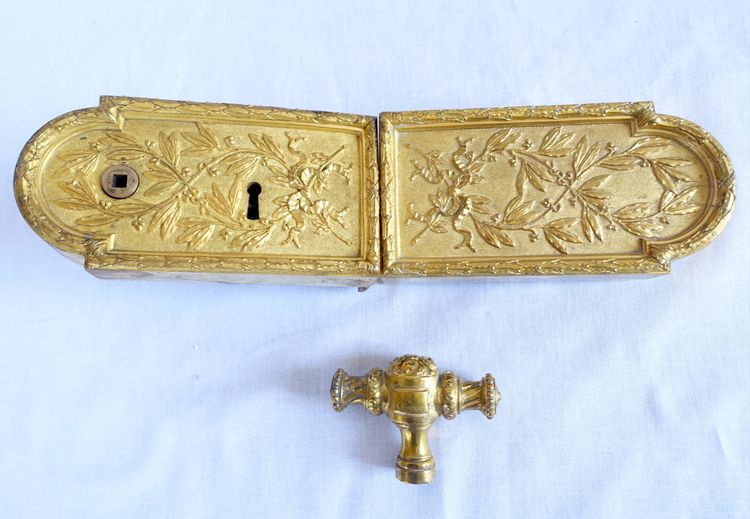 Serrure de double porte de château / hôtel particulier en bronze doré, style Louis XVI