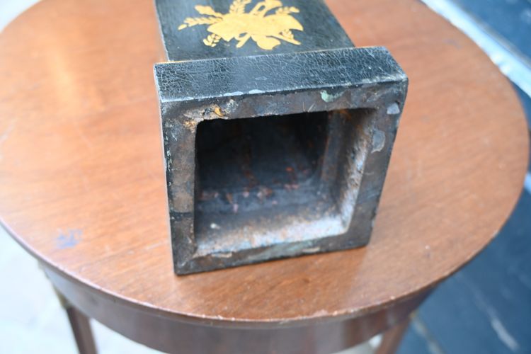 pied de lampe en fonte peinte du XIX