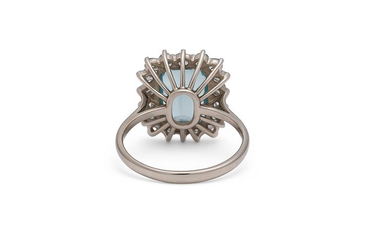 Anello con acquamarina e diamanti
