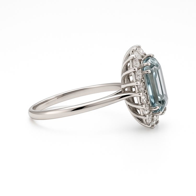 Anello con acquamarina e diamanti