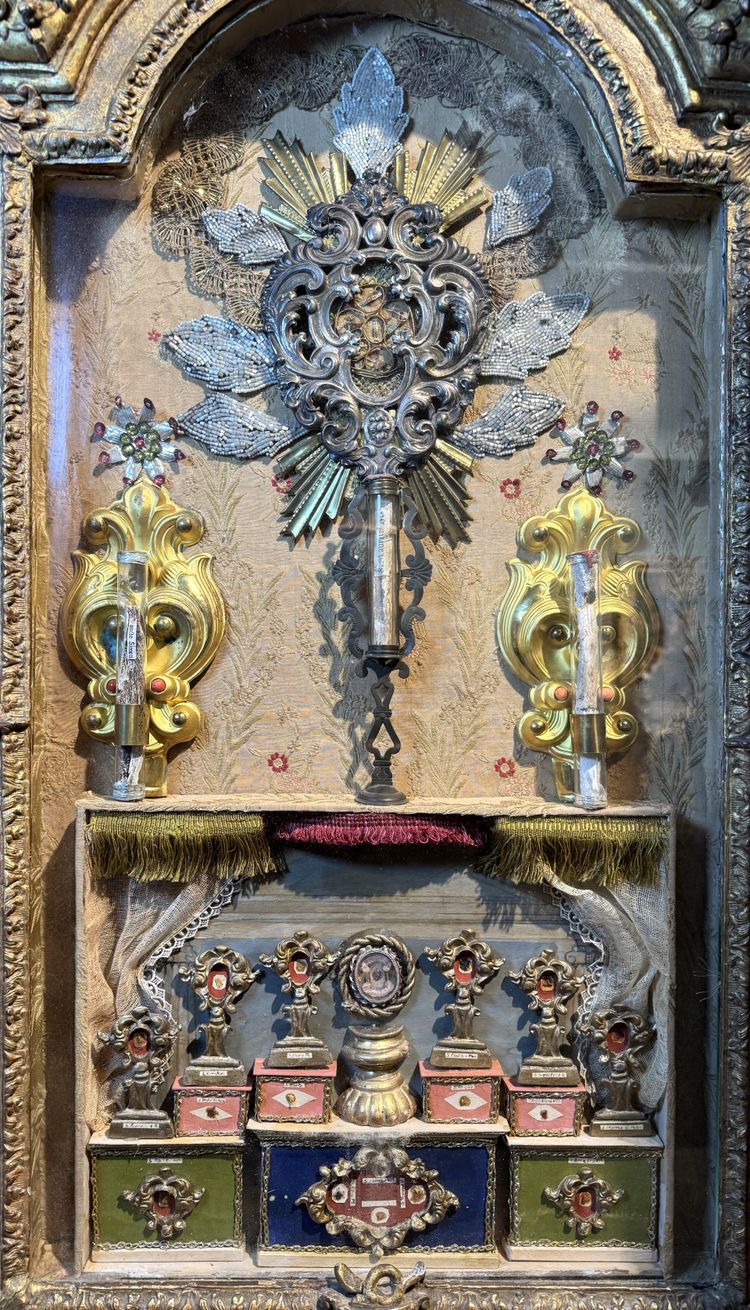 Pala d'altare barocca con 27 reliquie - 1740 ca.