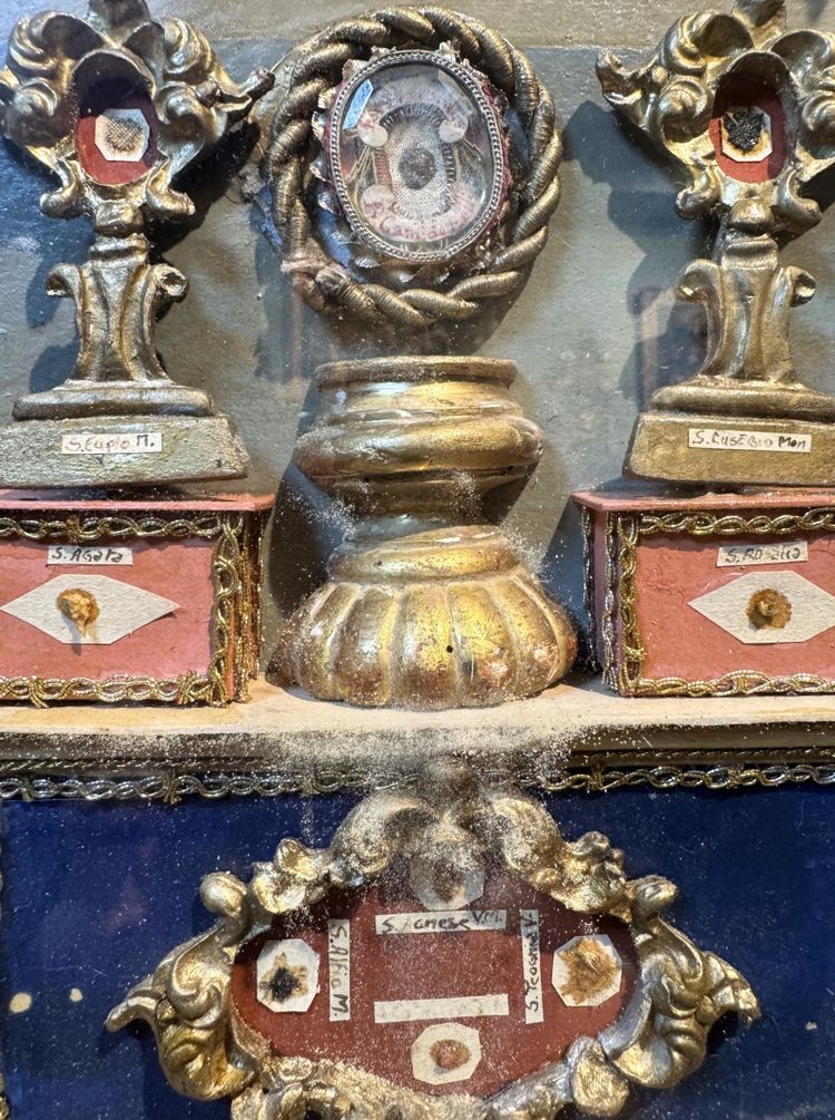 Pala d'altare barocca con 27 reliquie - 1740 ca.