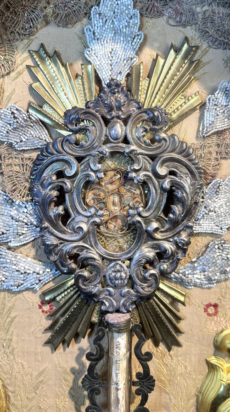 Pala d'altare barocca con 27 reliquie - 1740 ca.