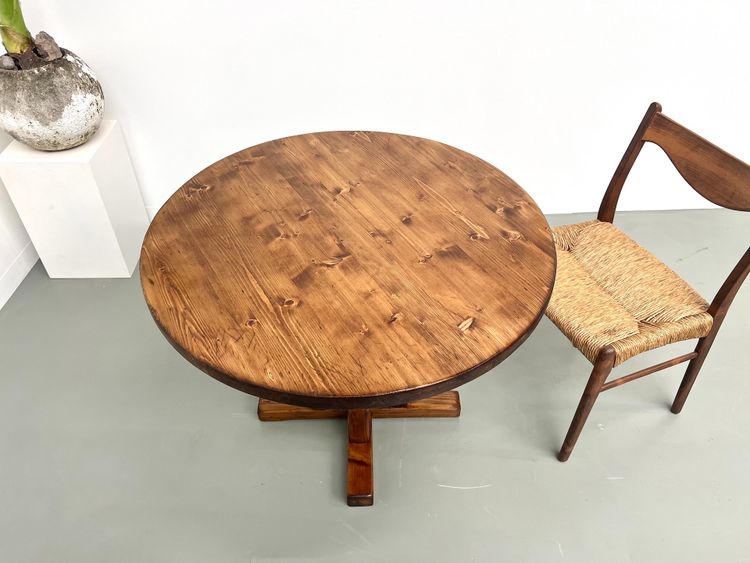 Occasional" round pine table Les Arcs