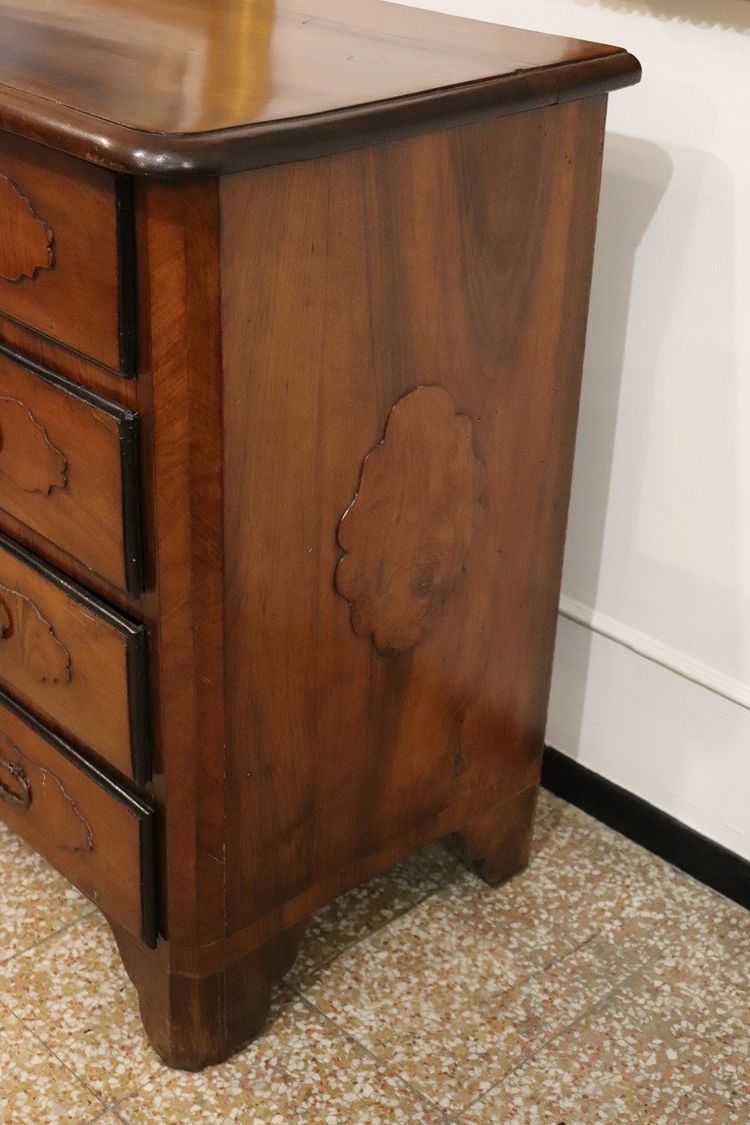 Commode Italienne 17ème Siècle En Noyer