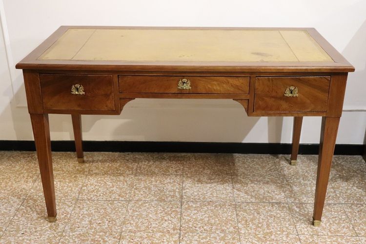 18th Century Desk In Walnut