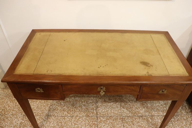 18th Century Desk In Walnut